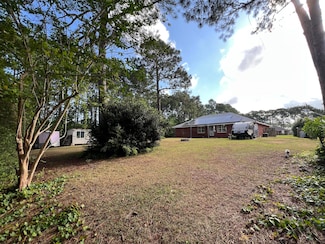 1957 Cardinal Ln, Navarre, FL 32566