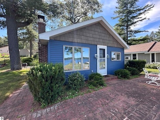 5912 Westshore Dr, Oscoda Township, MI 48750
