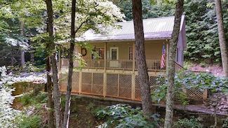 209 Seminole Dr, Whittier, NC 28789