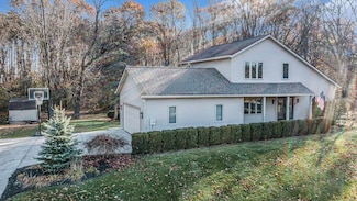 332 Club View Dr, Kalamazoo, MI 49009