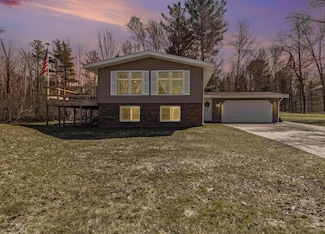 5831 W Riverview Dr, Ludington, MI 49431