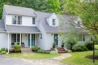 8 Dudley Rd, Sutton, MA 01590