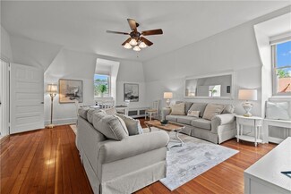 434 Bellevue Ave Unit 3A, Newport, RI 02840