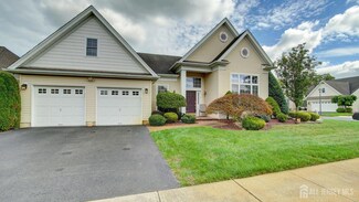 15 Doral Dr, Monroe Township, NJ 08831