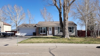 1184 Crest Dr, Craig, CO 81625