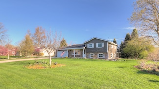 8705 Summit Ct, Zeeland, MI 49464