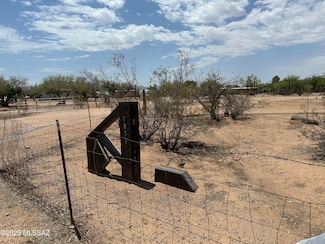 7855 N Paradise View Ln, Picture Rocks, AZ 85743