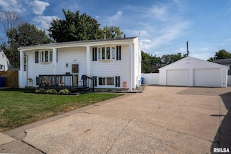 5022 45th Avenue Ct, Moline, IL 61265