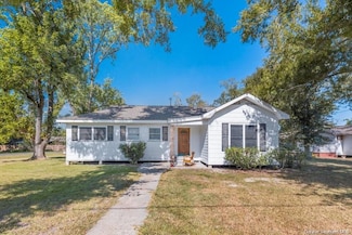 318 S Welty St, Iowa, LA 70647