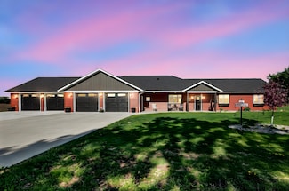 513 Harrison St, Welcome, MN 56181