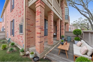 2255 Braeswood Park Dr Unit 219, Houston, TX 77030