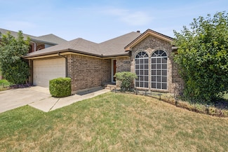 8729 Sabinas Trail, Fort Worth, TX 76118
