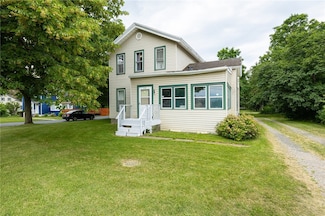 140 Hook Rd, Farmington, NY 14425