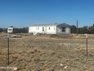 25085 Hillcrest Dr, Seligman, AZ 86337