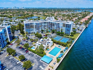 1000 Parkview Dr Unit 811, Hallandale Beach, FL 33009