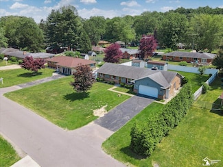 1115 Birchwood Dr, Temperance, MI 48182