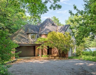326 Juniper Ln, Ann Arbor, MI 48105
