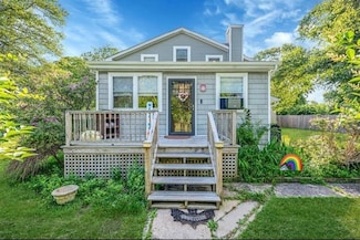 52 Manhasset Dr, Mastic Beach, NY 11951