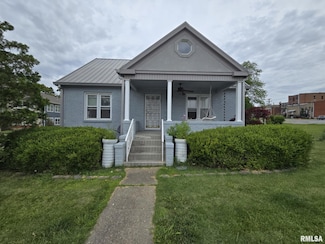 112 W Main St, McLeansboro, IL 62859