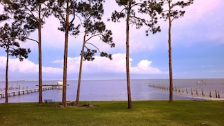 6817 Tidewater Dr, Navarre, FL 32566