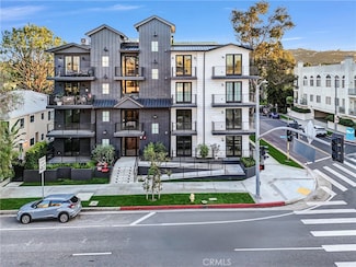 10352 Riverside Dr Unit 203, Los Angeles, CA 91602