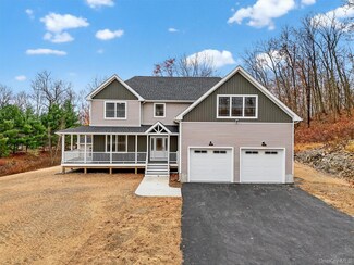 32 Meadow View Ct, Lagrangeville, NY 12540