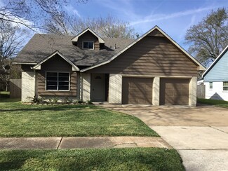 2808 Huckleberry Ln, Pasadena, TX 77502