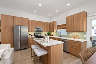940 Agate St, San Diego, CA 92109