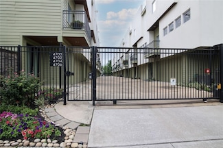 4702 Austin St, Houston, TX 77004