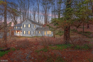 10 Lommason Glen Rd, Belvidere, NJ 07823