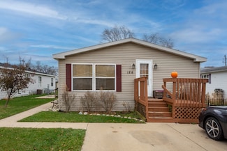 1817 104th St Unit 126, Pleasant Prairie, WI 53158