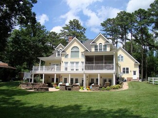 206 Holiday Dr, Valentines, VA 23887