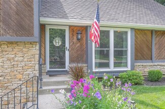 3513 NE Logwood Cir, Lees Summit, MO 64064