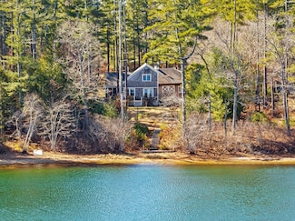 16 Silva St, Carver, MA 02330