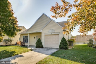 18 Lantern Ln, Columbus, NJ 08022