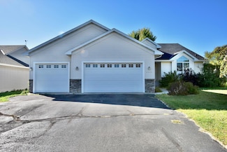 1304 Stone Ridge Rd, Sauk Rapids, MN 56379