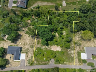1633 Frech Ln, Howell, MI 48843