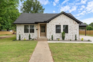 1717 Robins St, Conway, AR 72034
