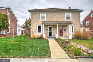 627 Pine St, Denver, PA 17517