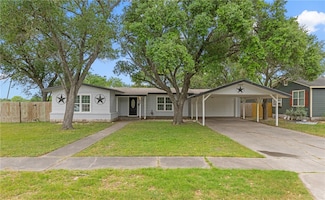 620 E 9th St, Bishop, TX 78343