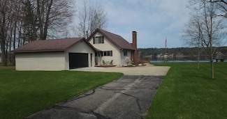 6003 Lake Shore Dr, Newaygo, MI 49337