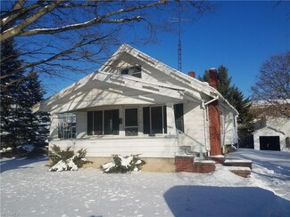 7807 Locust St, Masury, OH 44438