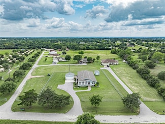 305 O'Malley Rd, Brenham, TX 77833