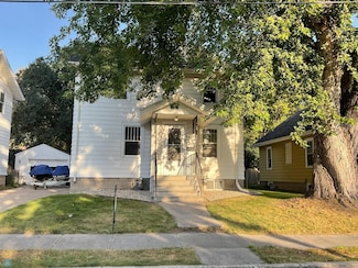 1037 8th St N, Fargo, ND 58102