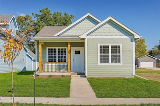 818 E Edison Ave, Des Moines, IA 50315