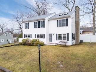 9 Irving St, Salem, NH 03079