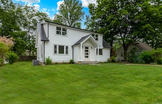 205 Szost Dr, Fairfield, CT 06824