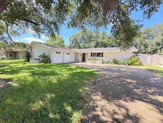 2801 Del Monte Ave, Bay City, TX 77414