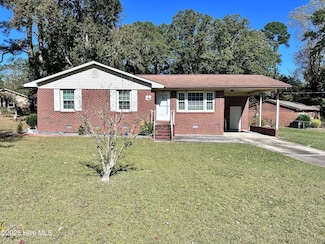 105 Woodlawn Dr, Jacksonville, NC 28546