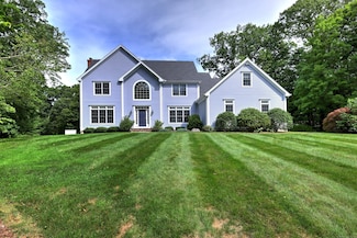 8 Dogwood Ct, Woodbridge, CT 06525
